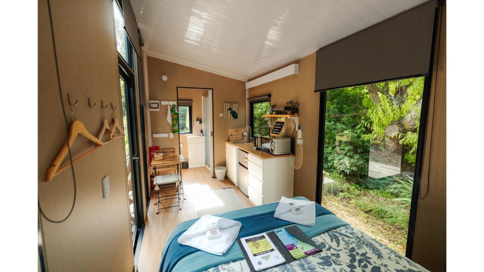 Pekapeka Tiny House By Tiny Away Villa Owaka Exteriör bild